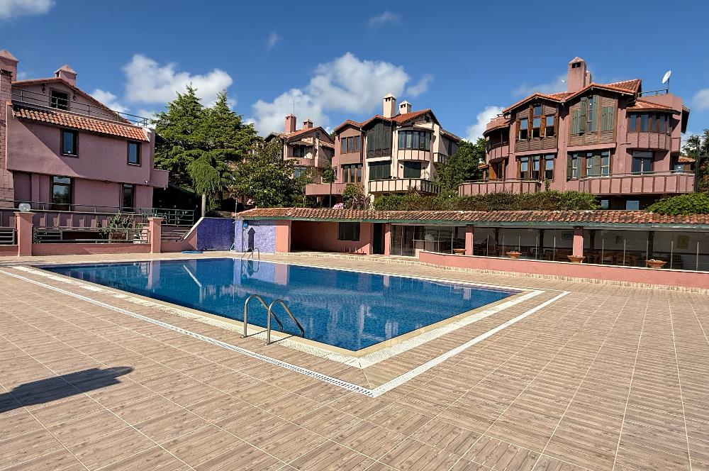 Çatalca Yalıköy Doğa Evleri'nde Yenilenmiş Villa