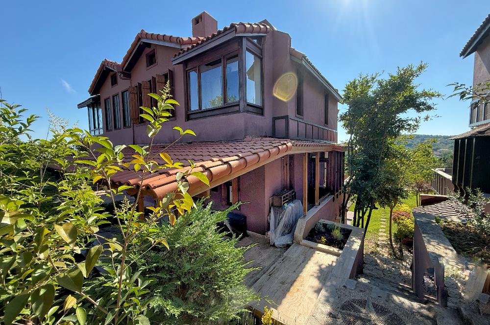 Çatalca Yalıköy Doğa Evleri'nde Yenilenmiş Villa
