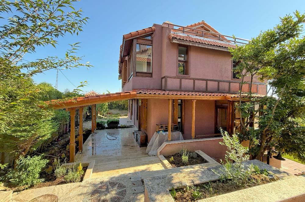 Çatalca Yalıköy Doğa Evleri'nde Yenilenmiş Villa