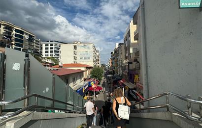 Bayraklı Sevgi Yolu'nda satılık dükkan