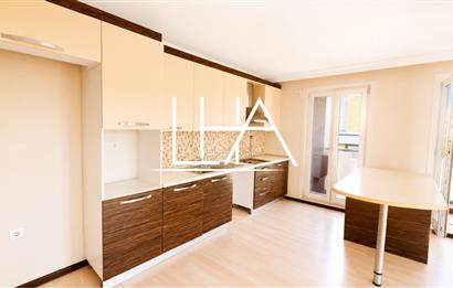C21DEN MERKEZİ LOKASYONDAKİ MİR EVLERİNDE ÖNÜ AÇIK KİRALIK DAİRE