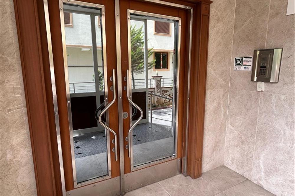 KOZYATAĞI SARIKANARYA SOKAK METROYA YAKIN 3+1 EBEVEYN BANYOLU