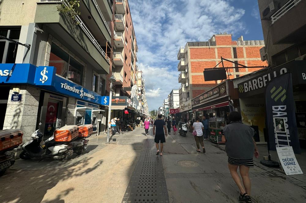 Bayraklı Sevgi Yolu'nda satılık dükkan