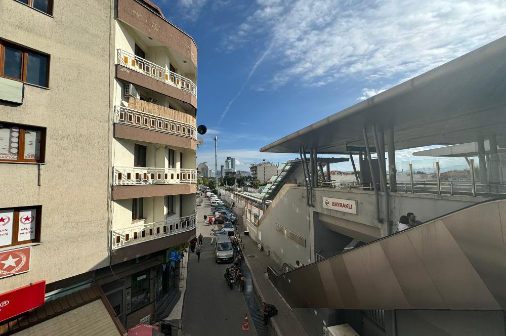 Bayraklı Sevgi Yolu'nda satılık dükkan