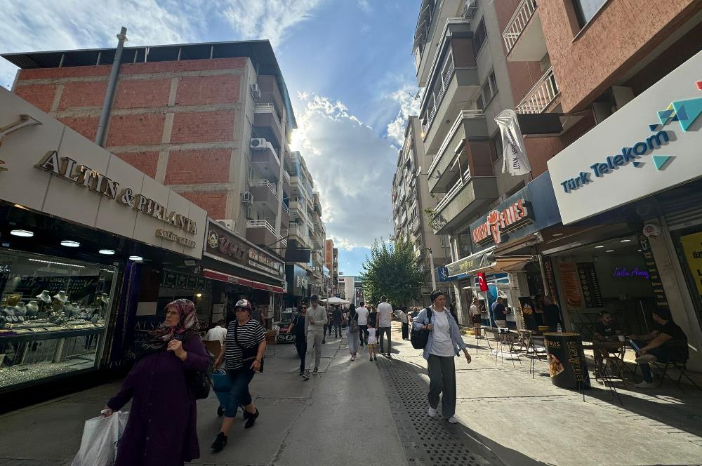 Bayraklı Sevgi Yolu'nda satılık dükkan