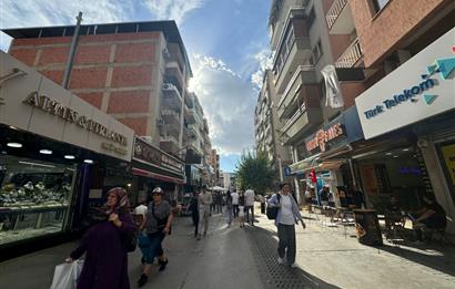 Bayraklı Sevgi Yolu'nda satılık dükkan