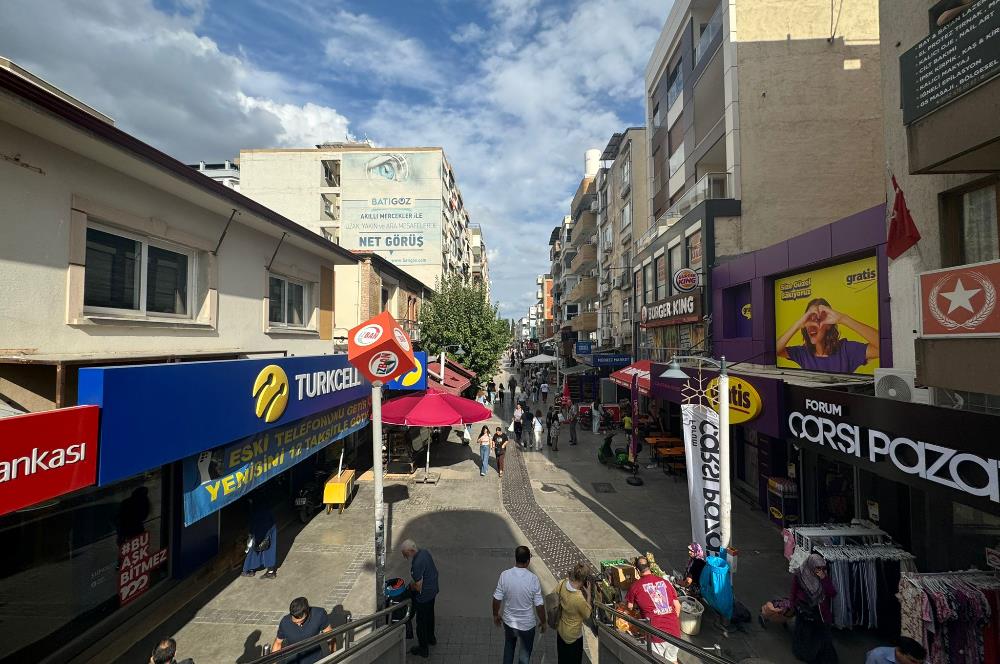 Bayraklı Sevgi Yolu'nda satılık dükkan