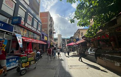 Bayraklı Sevgi Yolu'nda satılık dükkan