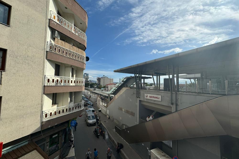 Bayraklı Sevgi Yolu'nda satılık dükkan