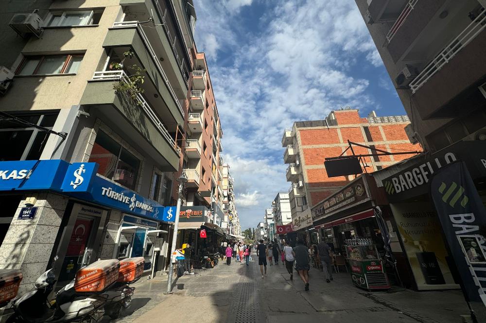 Bayraklı Sevgi Yolu'nda satılık dükkan