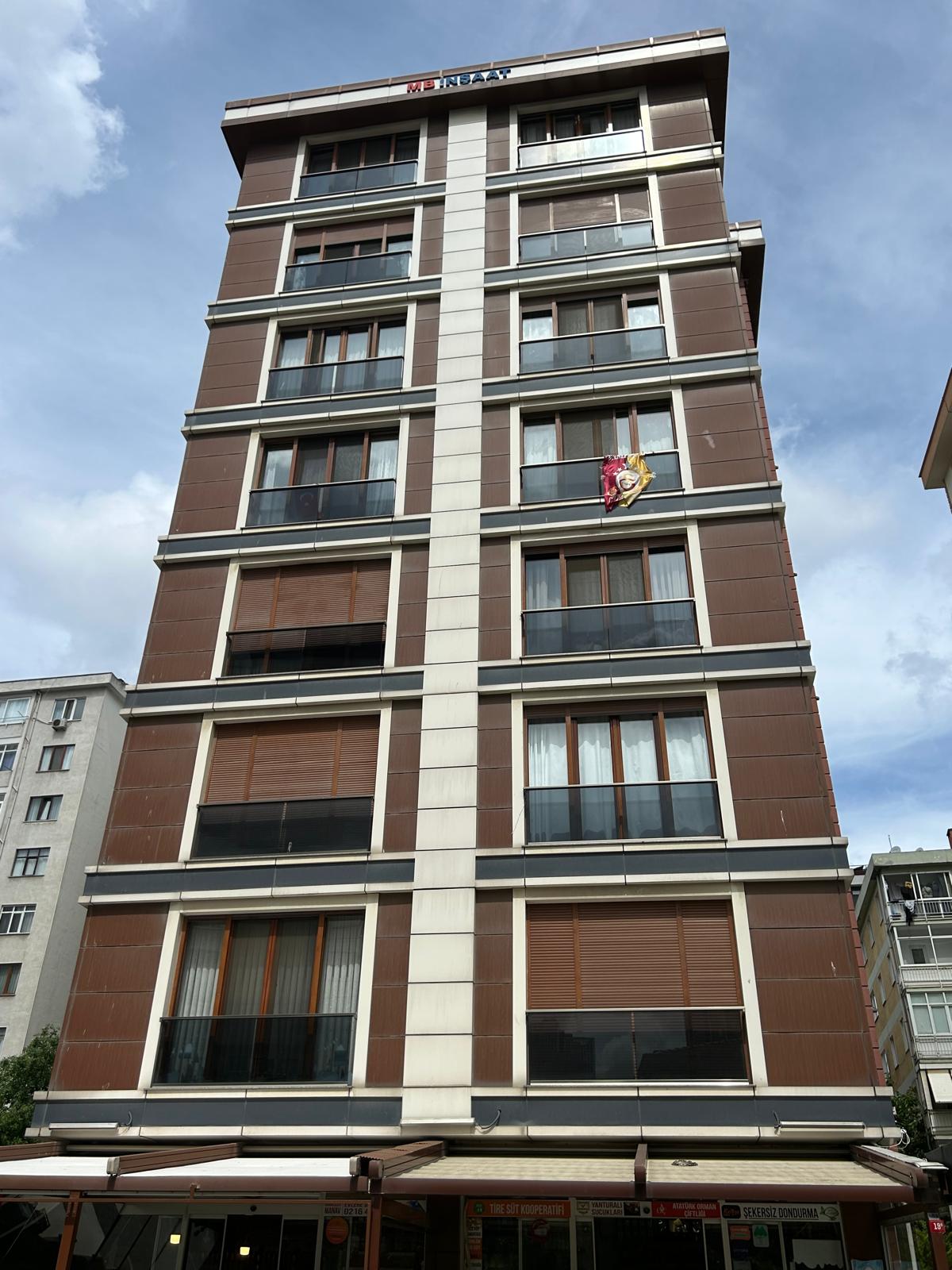 KOZYATAĞI SARIKANARYA SOKAK METROYA YAKIN 3+1 EBEVEYN BANYOLU