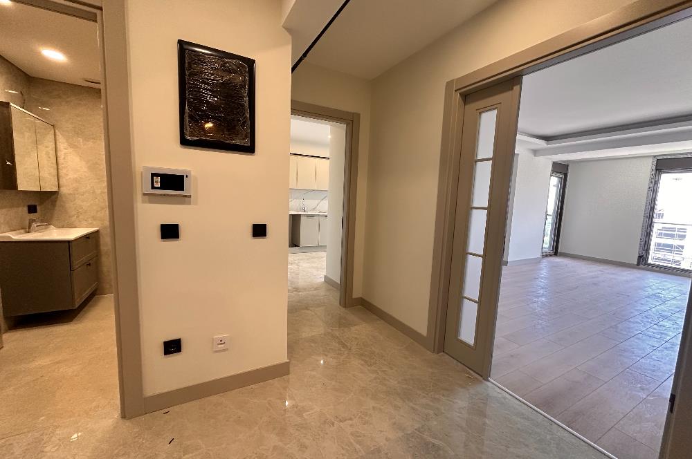 KOŞUYOLU VALİDEBAĞ SİTESİ YÜKSEK KATTA 3+1 BALKONLU SIFIR DAİRE