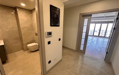 KOŞUYOLU VALİDEBAĞ SİTESİ YÜKSEK KATTA 3+1 BALKONLU SIFIR DAİRE