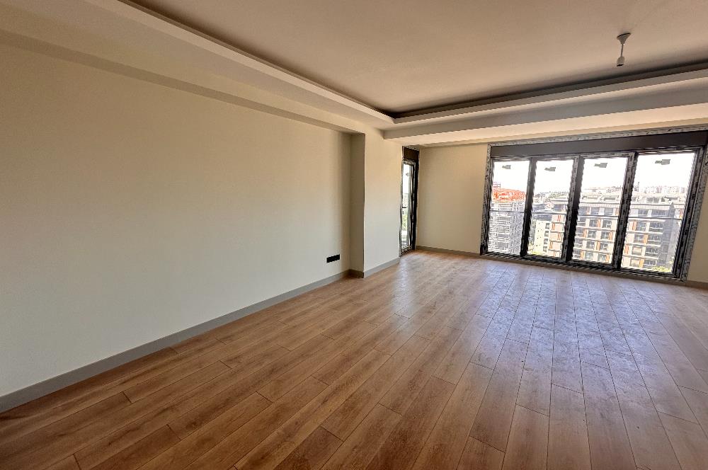 KOŞUYOLU VALİDEBAĞ SİTESİ YÜKSEK KATTA 3+1 BALKONLU SIFIR DAİRE