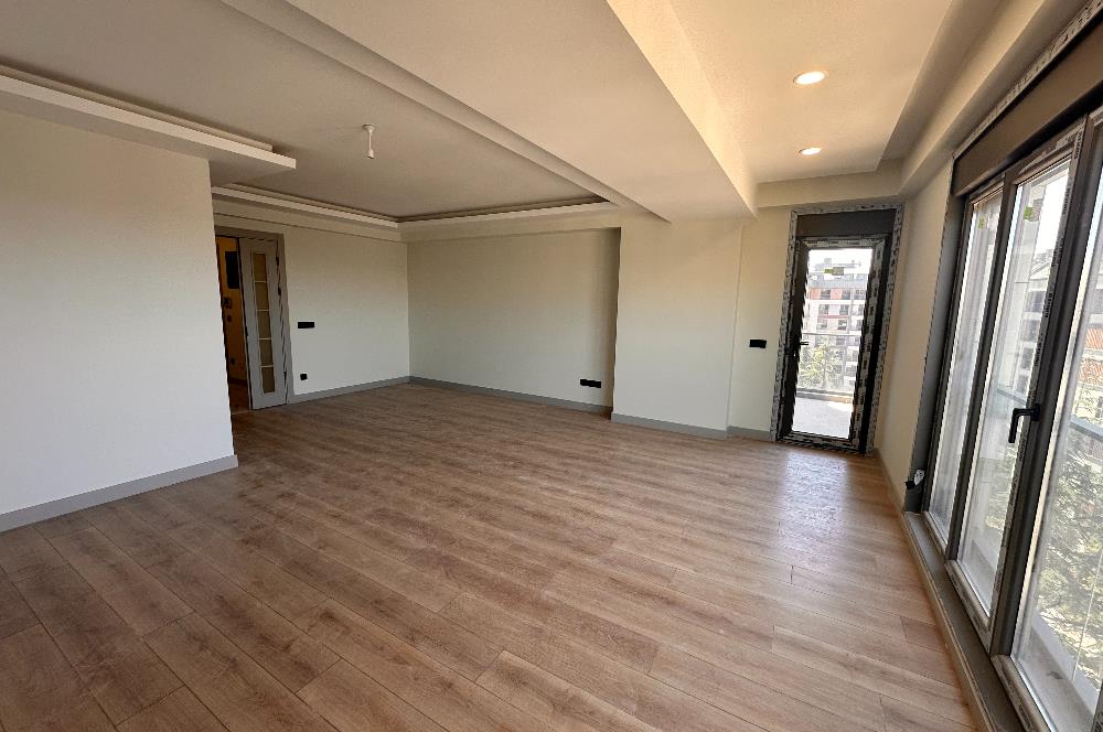 KOŞUYOLU VALİDEBAĞ SİTESİ YÜKSEK KATTA 3+1 BALKONLU SIFIR DAİRE