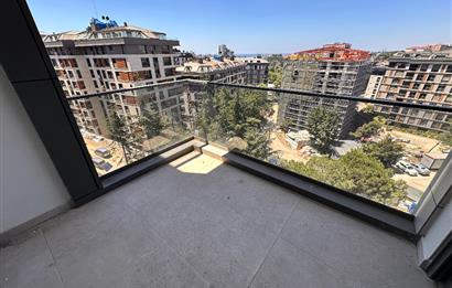 KOŞUYOLU VALİDEBAĞ SİTESİ YÜKSEK KATTA 3+1 BALKONLU SIFIR DAİRE