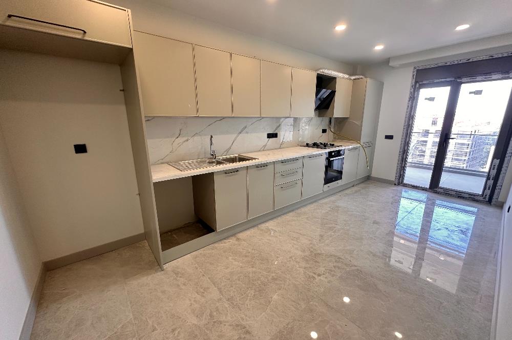 KOŞUYOLU VALİDEBAĞ SİTESİ YÜKSEK KATTA 3+1 BALKONLU SIFIR DAİRE