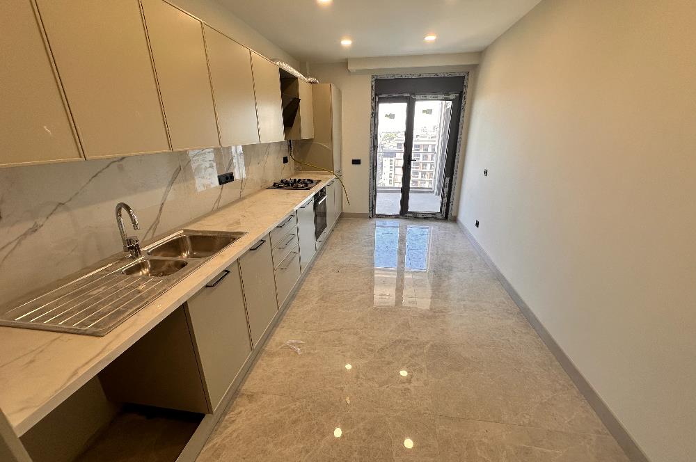 KOŞUYOLU VALİDEBAĞ SİTESİ YÜKSEK KATTA 3+1 BALKONLU SIFIR DAİRE