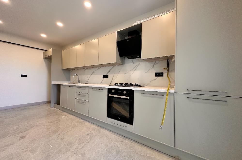 KOŞUYOLU VALİDEBAĞ SİTESİ YÜKSEK KATTA 3+1 BALKONLU SIFIR DAİRE