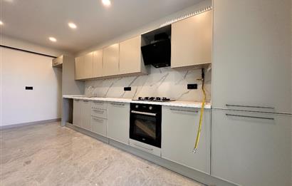 KOŞUYOLU VALİDEBAĞ SİTESİ YÜKSEK KATTA 3+1 BALKONLU SIFIR DAİRE