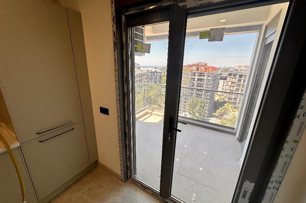 KOŞUYOLU VALİDEBAĞ SİTESİ YÜKSEK KATTA 3+1 BALKONLU SIFIR DAİRE