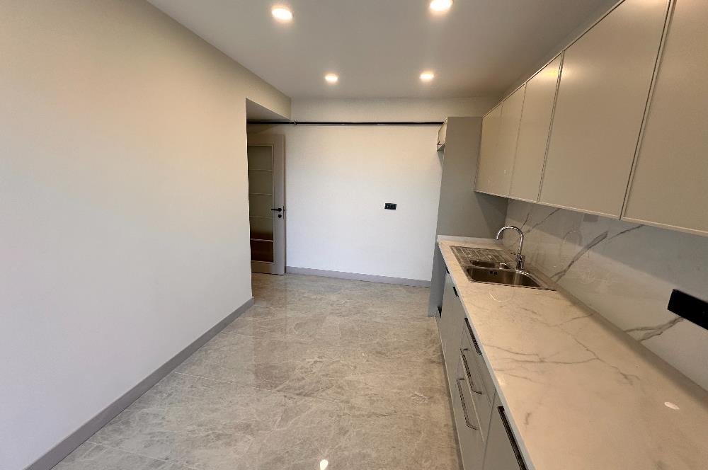 KOŞUYOLU VALİDEBAĞ SİTESİ YÜKSEK KATTA 3+1 BALKONLU SIFIR DAİRE
