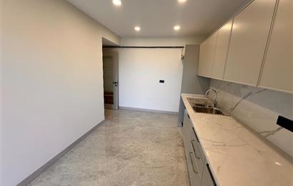 KOŞUYOLU VALİDEBAĞ SİTESİ YÜKSEK KATTA 3+1 BALKONLU SIFIR DAİRE