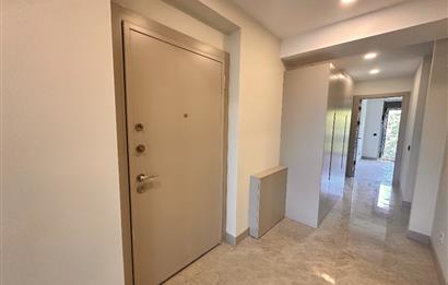 KOŞUYOLU VALİDEBAĞ SİTESİ YÜKSEK KATTA 3+1 BALKONLU SIFIR DAİRE