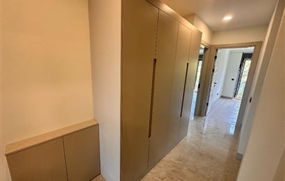 KOŞUYOLU VALİDEBAĞ SİTESİ YÜKSEK KATTA 3+1 BALKONLU SIFIR DAİRE