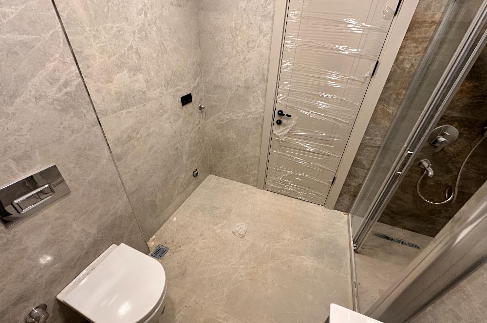 KOŞUYOLU VALİDEBAĞ SİTESİ YÜKSEK KATTA 3+1 BALKONLU SIFIR DAİRE