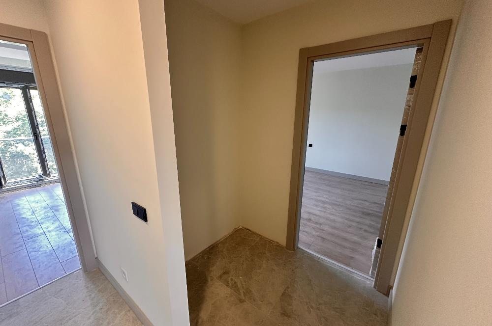 KOŞUYOLU VALİDEBAĞ SİTESİ YÜKSEK KATTA 3+1 BALKONLU SIFIR DAİRE