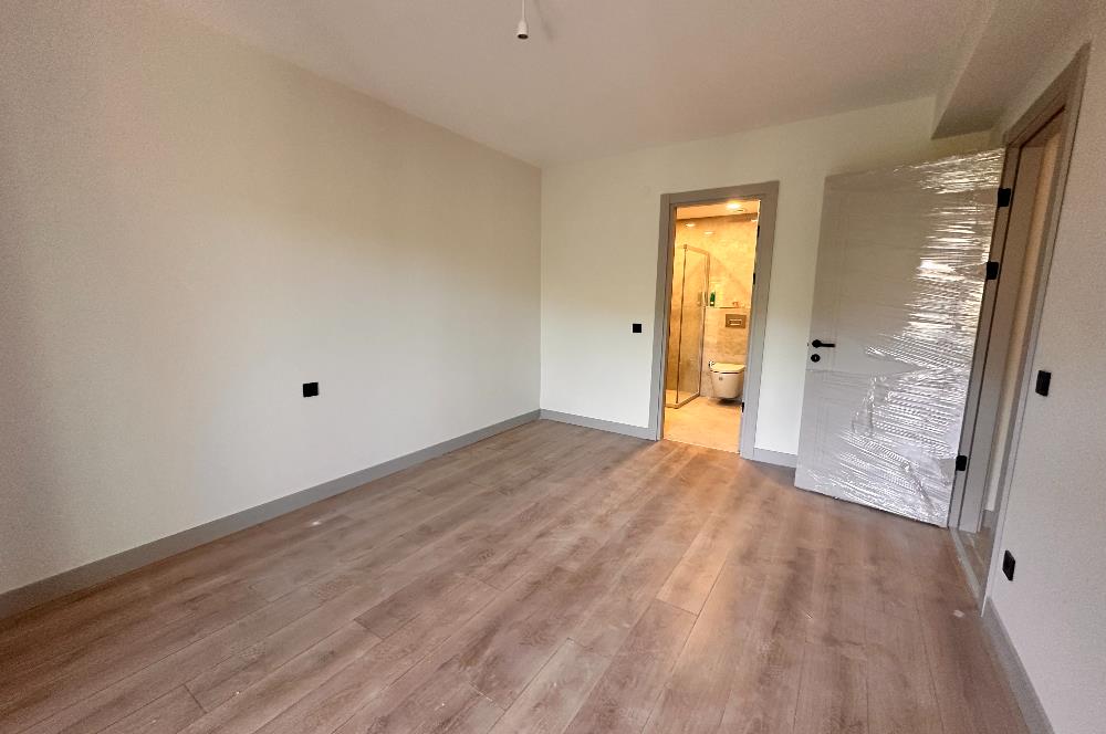 KOŞUYOLU VALİDEBAĞ SİTESİ YÜKSEK KATTA 3+1 BALKONLU SIFIR DAİRE