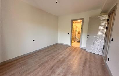 KOŞUYOLU VALİDEBAĞ SİTESİ YÜKSEK KATTA 3+1 BALKONLU SIFIR DAİRE