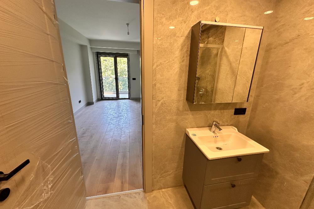 KOŞUYOLU VALİDEBAĞ SİTESİ YÜKSEK KATTA 3+1 BALKONLU SIFIR DAİRE