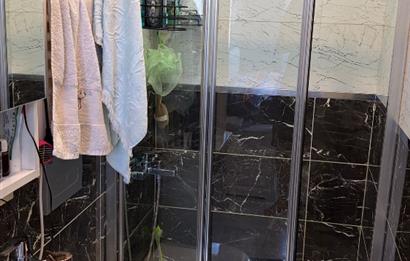 MERDİVENKÖYDE 3+1 FERAH ÖNÜ AÇIK EBEVEYN BANYOLU SATILIK DAİRE