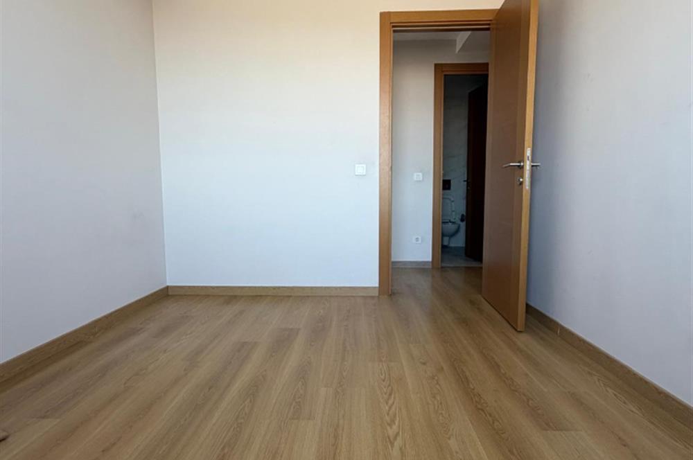 C 21ROOF'DAN BAYSAŞ İSTANBUL 216'DA KİRALIK 2+1 EBEVEYN DAİRE