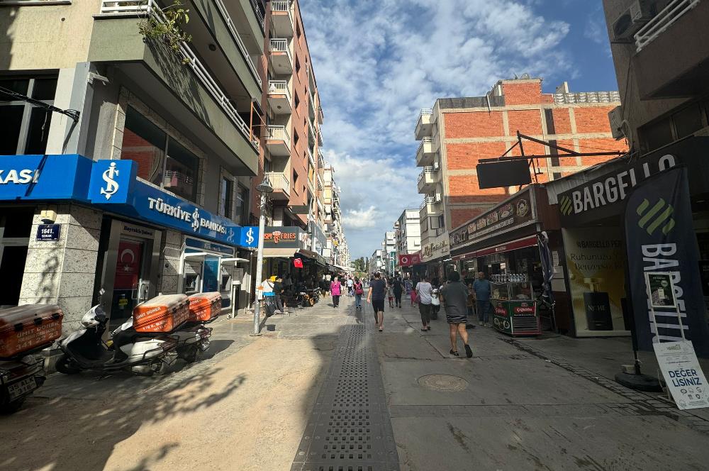 Bayraklı Sevgi Yolu'nda satılık dükkan