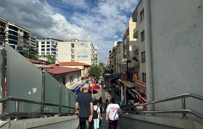 Bayraklı Sevgi Yolu'nda satılık dükkan