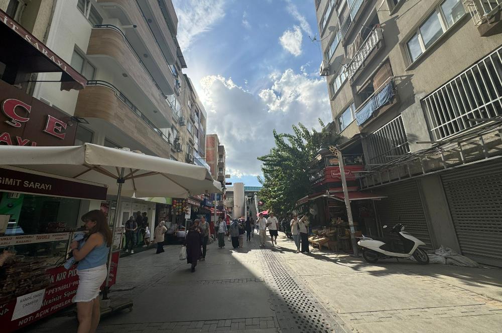 Bayraklı Sevgi Yolu'nda satılık dükkan