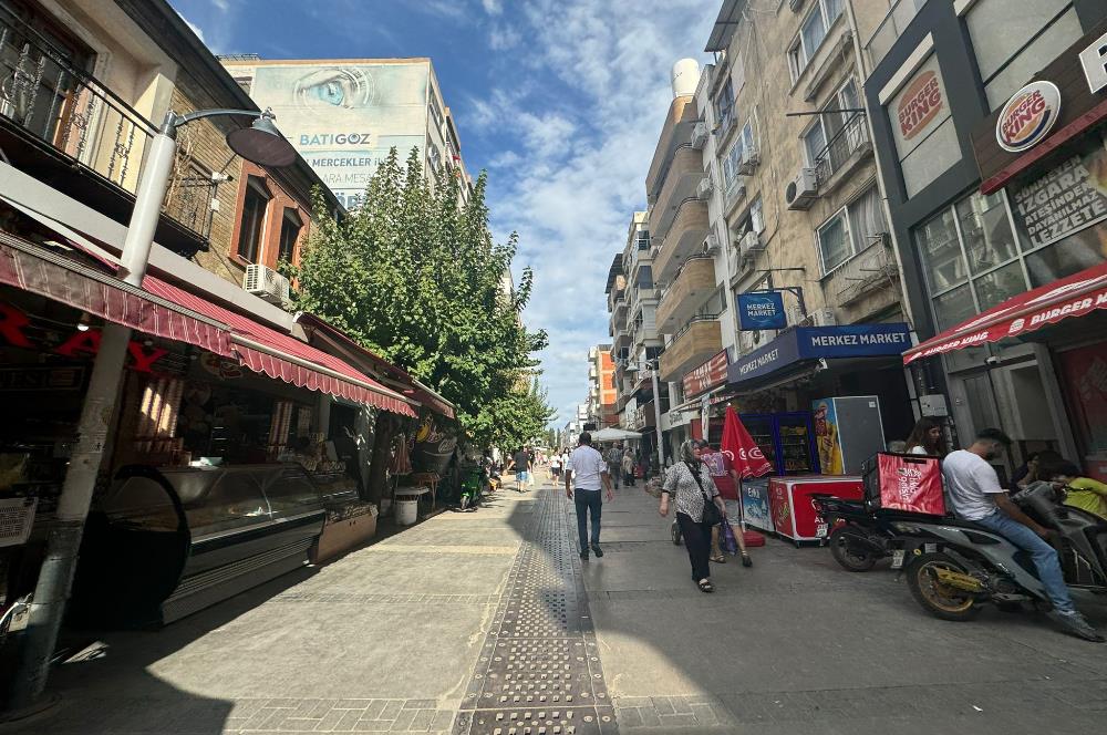 Bayraklı Sevgi Yolu'nda satılık dükkan