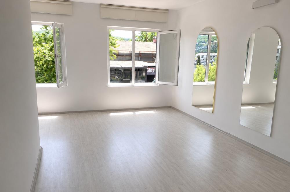 Zekeriyaköy Çarşı'nın En Prestijli Noktasında Satılık İş Yeri