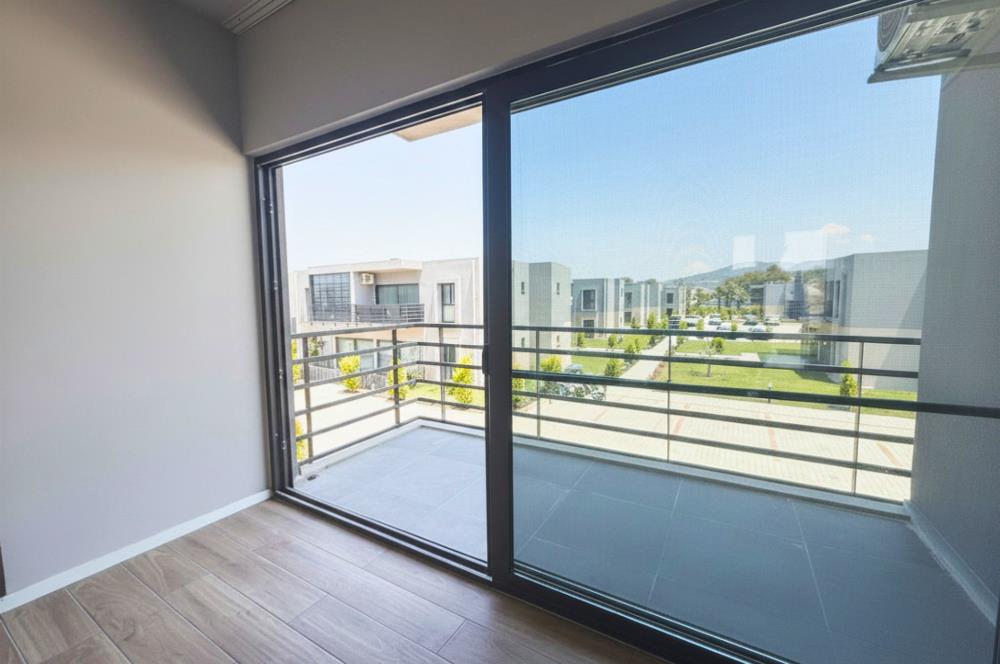 Meşelik Dorya Suites 2 Havuzlu Sitede Kiralık Eşyasız Üst Kat Daire 
