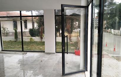 Ayvalık Altınova'da Satılık, Cadde Üstü, 60 M² Dükkan