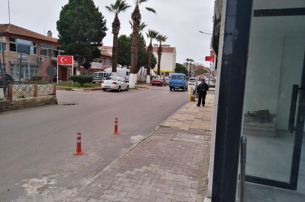 Ayvalık Altınova'da Satılık, Cadde Üstü, 60 M² Dükkan