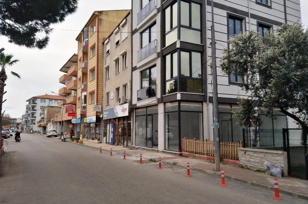 Ayvalık Altınova'da Satılık, Cadde Üstü, 60 M² Dükkan