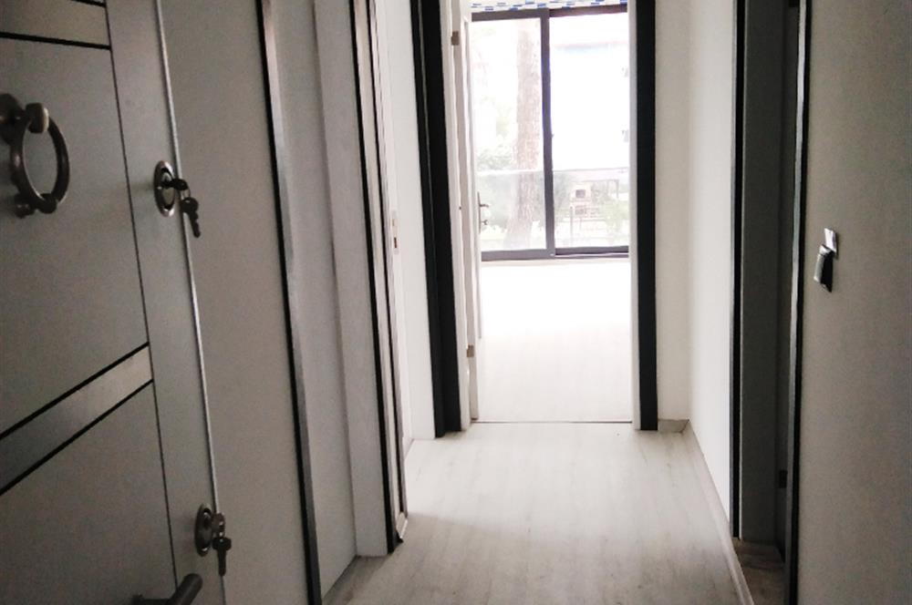 Ayvalık Altınova'da Satılık, Cadde Üstü, 60 M² Dükkan