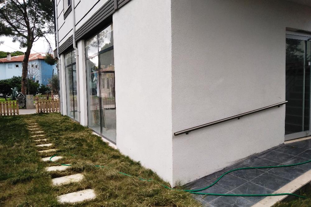 Ayvalık Altınova'da Satılık, Cadde Üstü, 60 M² Dükkan