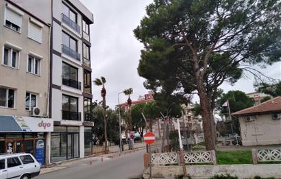 Ayvalık Altınova'da Satılık, Cadde Üstü, 60 M² Dükkan