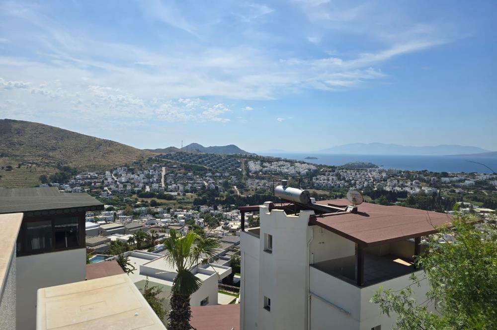 Bodrum Akyarlar'da Satılık 5+2 Havuzlu Tripleks Villa
