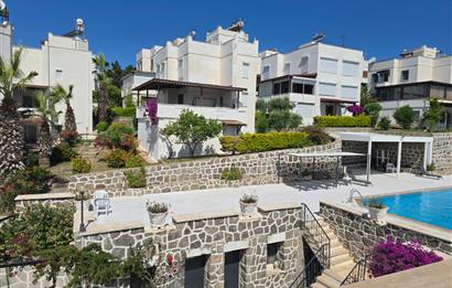 Bodrum Akyarlar'da Satılık 5+2 Havuzlu Tripleks Villa